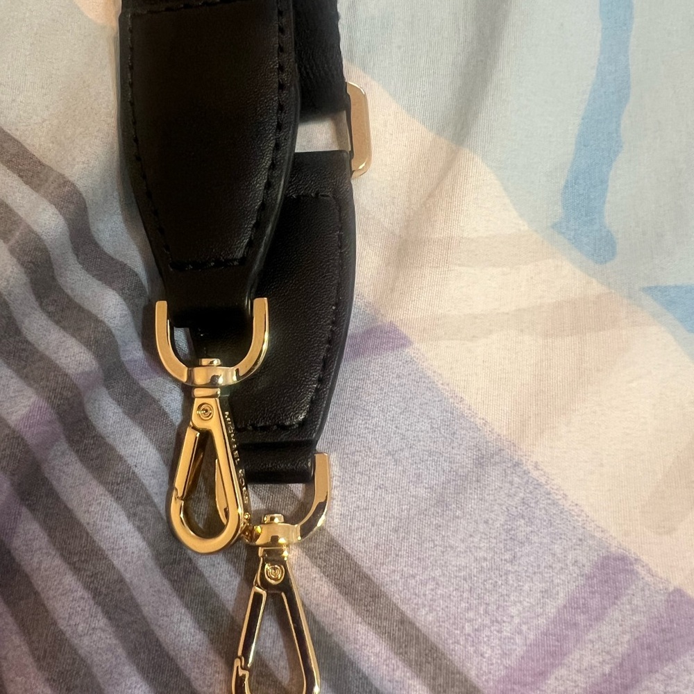 Micheal Kors crossbody strap - Picture 7 of 9